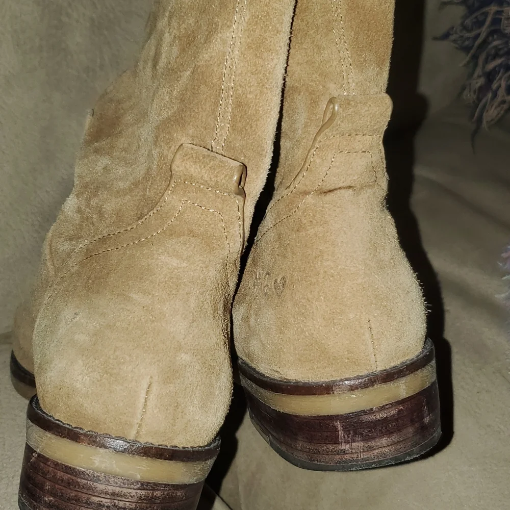 Lucky Brand super cute suede pull on boots.. size 9.5 - Picture 4 of 8